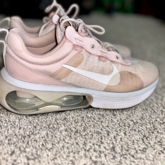 Nike Air Max Womens Shoes (OFFERS ACCEPTED) - Picture 4 of 9